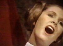 Star Wars Holiday Special - Leia sings