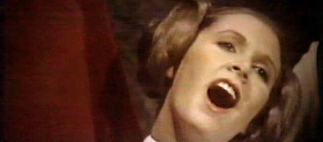 Star Wars Holiday Special - Leia sings