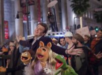 Disney's The Muppets (2011) - Life's A Happy Song