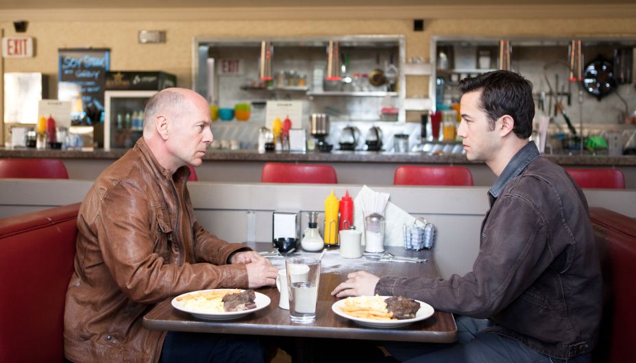 Looper - Bruce Willis and Joseph Gordon-Levitt in a diner