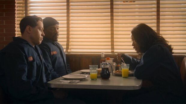 Eddie Murphy, Pete Davidson and Keke Palmer share pancakes and banter in a diner scene from The Pickup (2025)