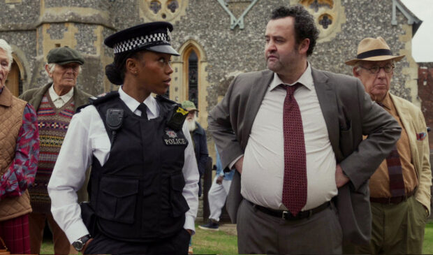 Naomi Ackie and Daniel Mays in The Thursday Murder Club (2025)